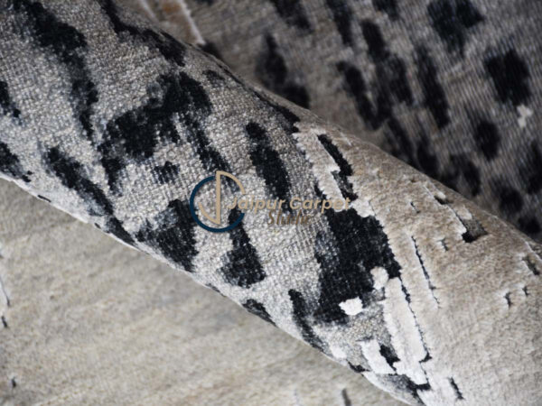 Dark Grace: Premium Wool Tiger Rug - Image 7