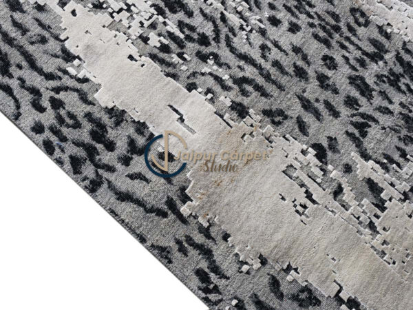 Dark Grace: Premium Wool Tiger Rug - Image 6