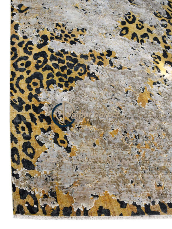 Jungle Majesty: Tiger Skin-Inspired Carpet - Image 3