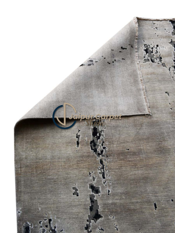 Dark Grace: Premium Wool Tiger Rug - Image 8