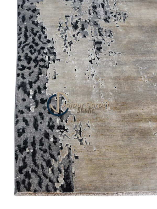 Dark Grace: Premium Wool Tiger Rug - Image 4