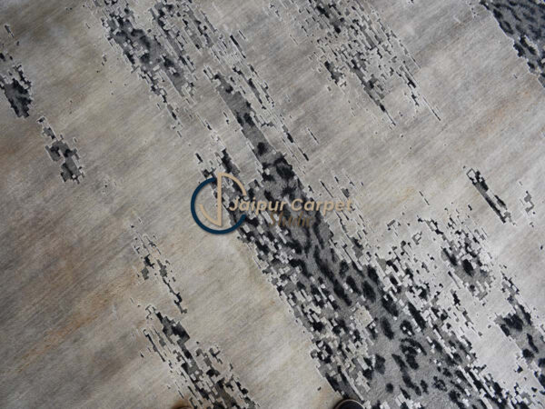Dark Grace: Premium Wool Tiger Rug - Image 5