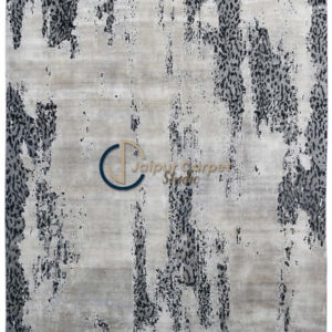 Dark Grace: Premium Wool Tiger Rug