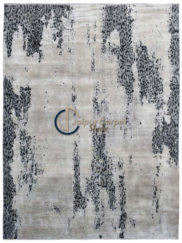 Dark Grace: Premium Wool Tiger Rug