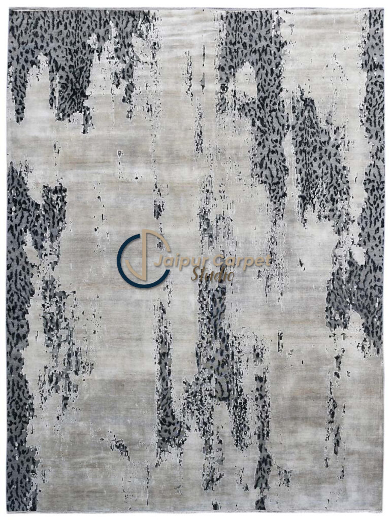Dark Grace: Premium Wool Tiger Rug