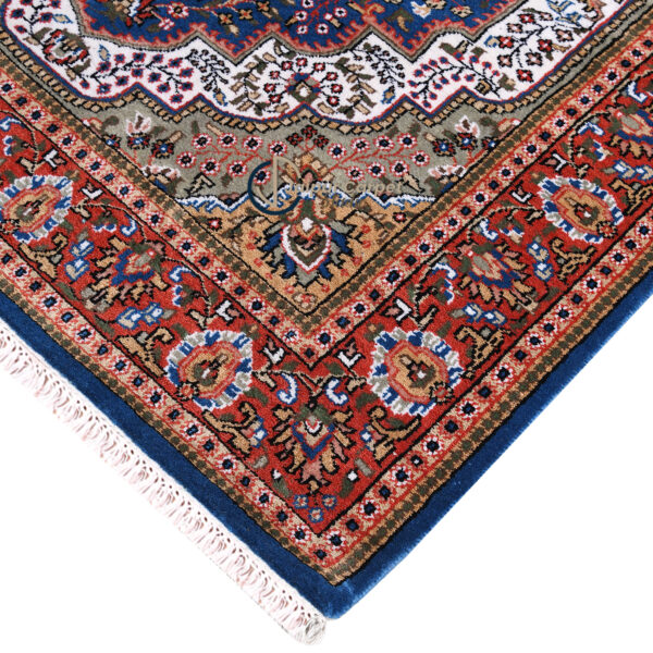 Zarif Elegance – Handwoven Wool Rug with Irani Allure - Image 5