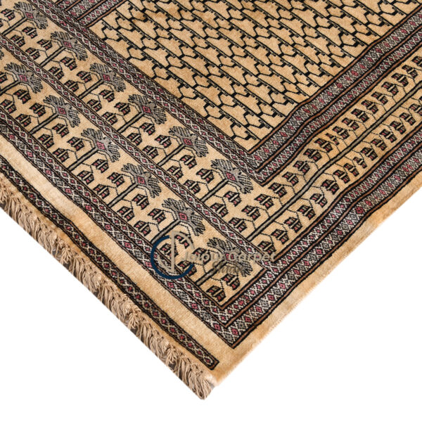 Rustic Kilim Charm – Handwoven Wool Carpet with Heritage Appeal - Image 5