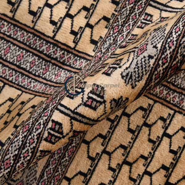 Rustic Kilim Charm – Handwoven Wool Carpet with Heritage Appeal - Image 4