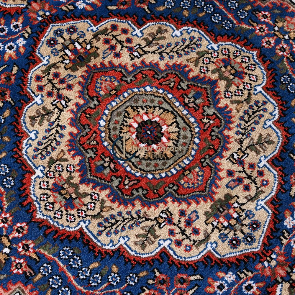 Zarif Elegance – Handwoven Wool Rug with Irani Allure - Image 4