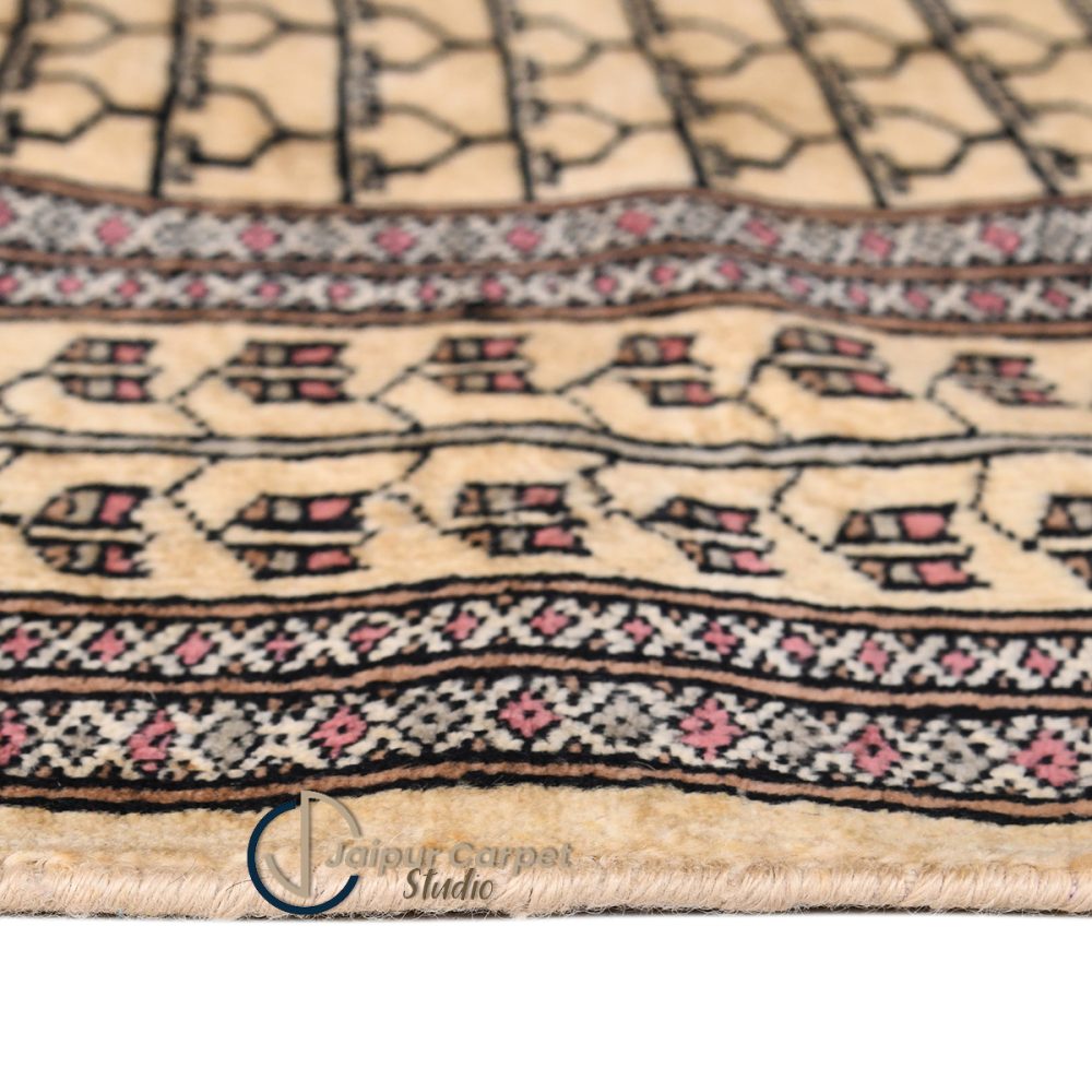Rustic Kilim Charm – Handwoven Wool Carpet with Heritage Appeal - Image 6