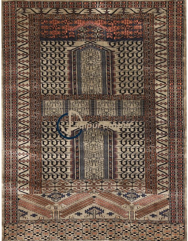 Nomadic Elegance – Handwoven Kilim Carpet in Earthy Hues