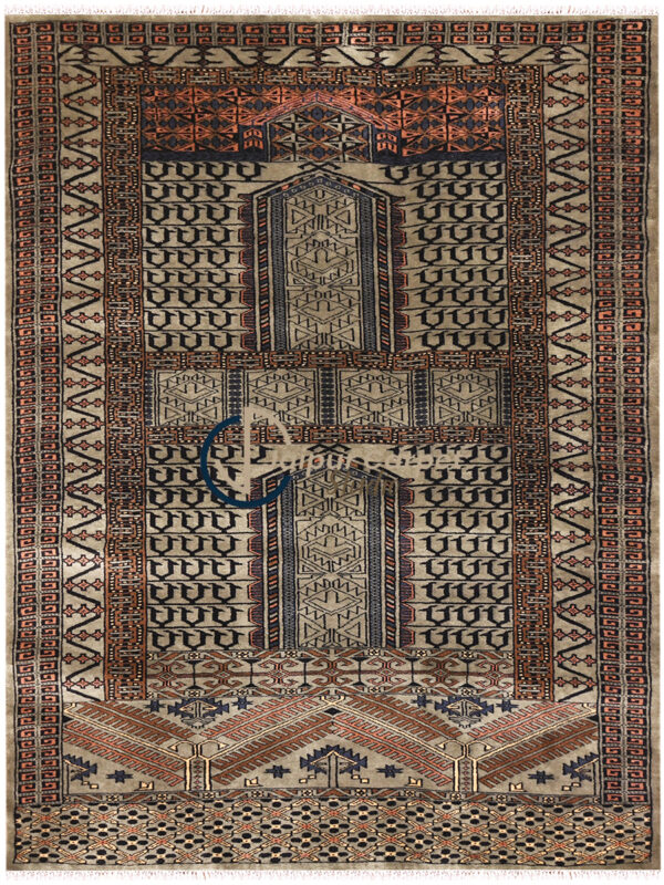 Nomadic Elegance – Handwoven Kilim Carpet in Earthy Hues