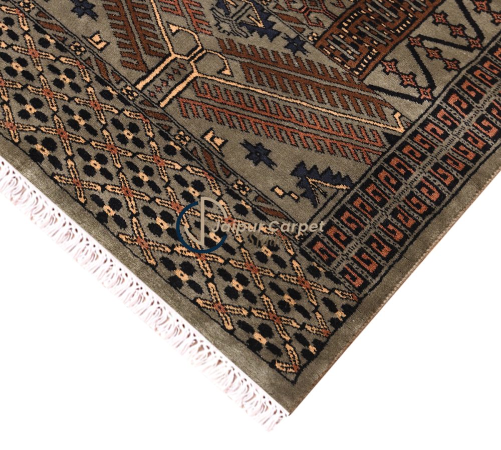 Nomadic Elegance – Handwoven Kilim Carpet in Earthy Hues - Image 5