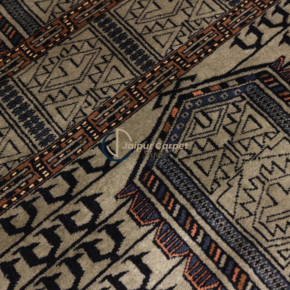 Nomadic Elegance – Handwoven Kilim Carpet in Earthy Hues - Image 3