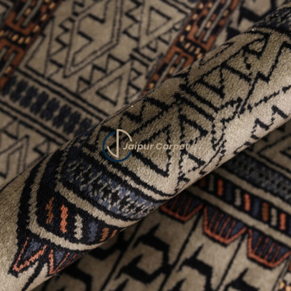 Nomadic Elegance – Handwoven Kilim Carpet in Earthy Hues - Image 4