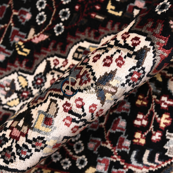 Velvet Oasis – Handwoven Persian Silk Runner with Mughal Elegance - Image 4