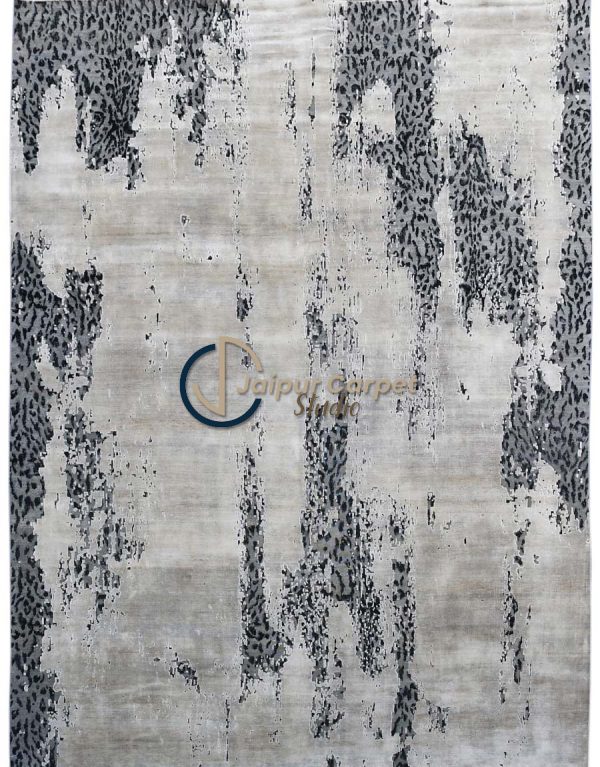 Dark Grace: Premium Wool Tiger Rug