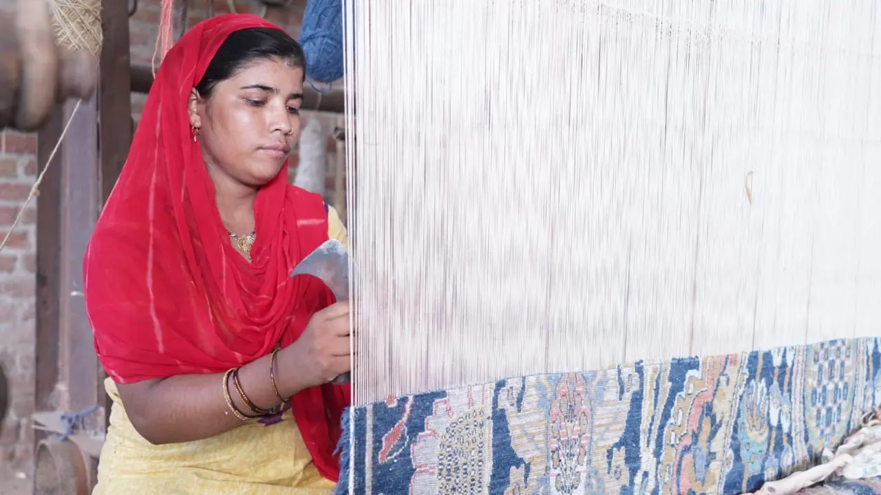hand knotting process - hand knotted vs hand tufted rugs explanation